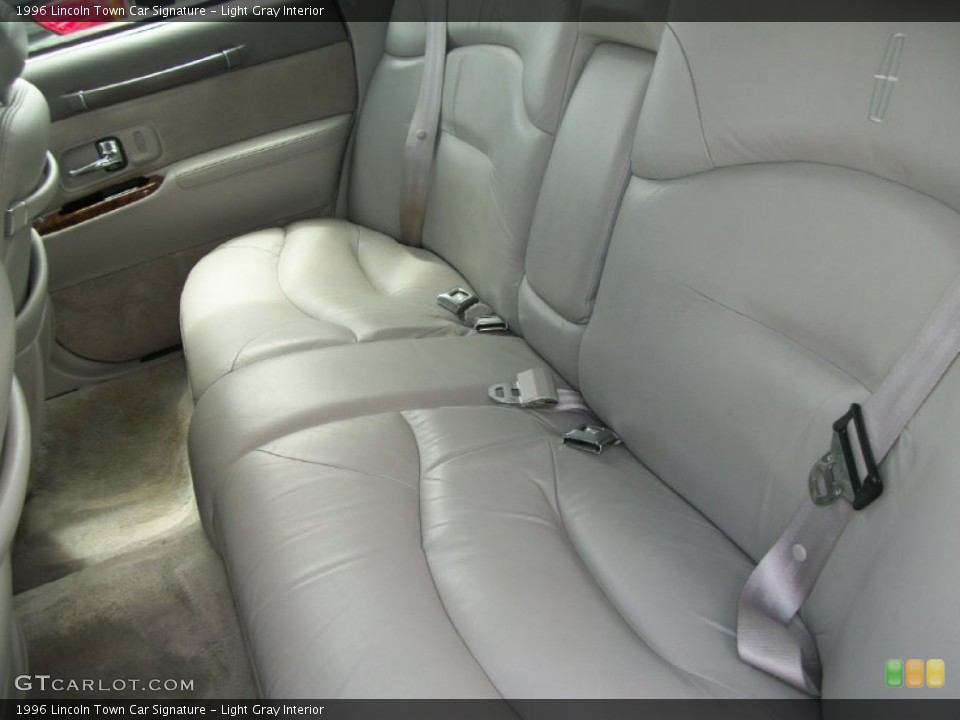 Light Gray Interior Photo for the 1996 Lincoln Town Car Signature #66832656