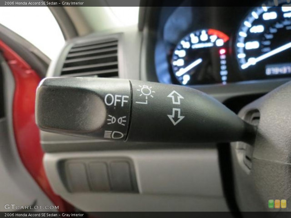 Gray Interior Controls for the 2006 Honda Accord SE Sedan #66832979