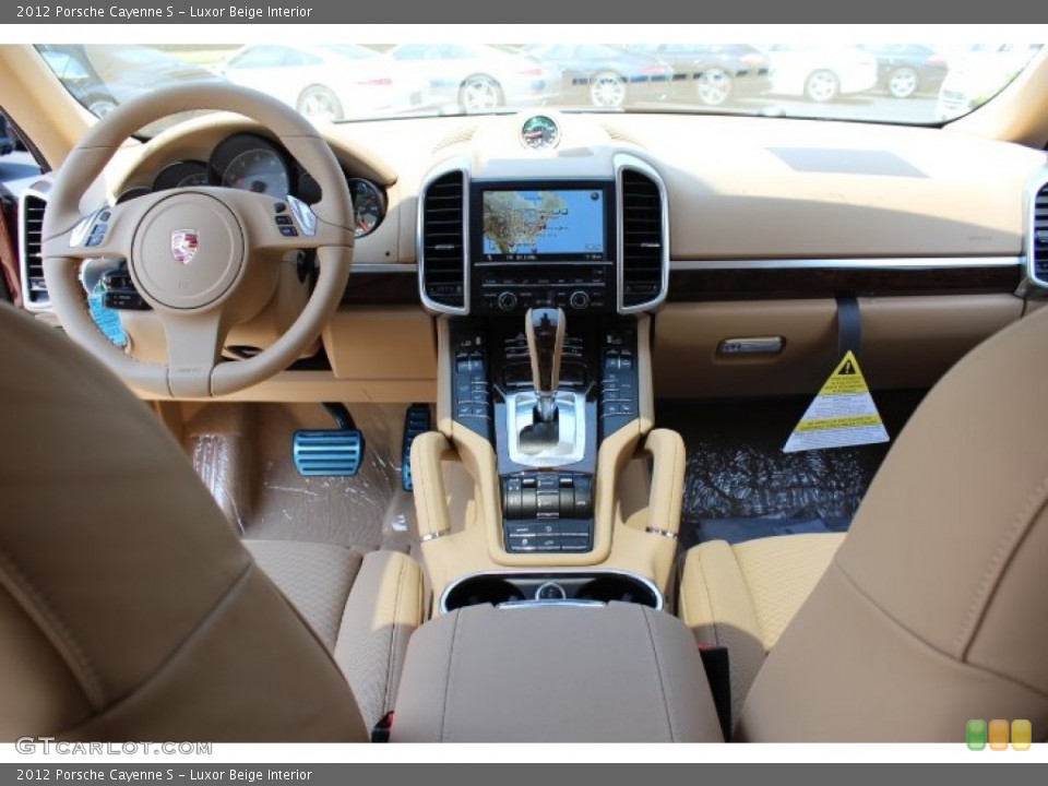 Luxor Beige Interior Dashboard for the 2012 Porsche Cayenne S #66949976