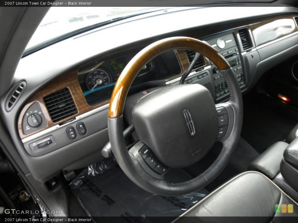 Black Interior Photo for the 2007 Lincoln Town Car Designer #67029153
