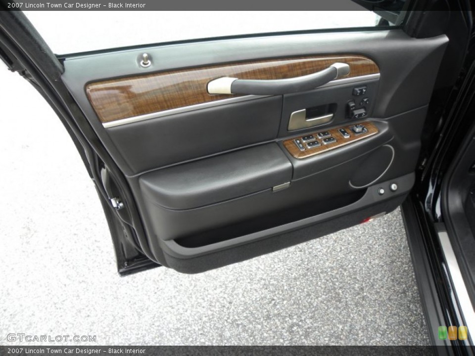Black Interior Door Panel for the 2007 Lincoln Town Car Designer #67029180