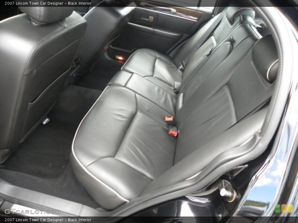 Black Interior Photo for the 2007 Lincoln Town Car Designer #67029192