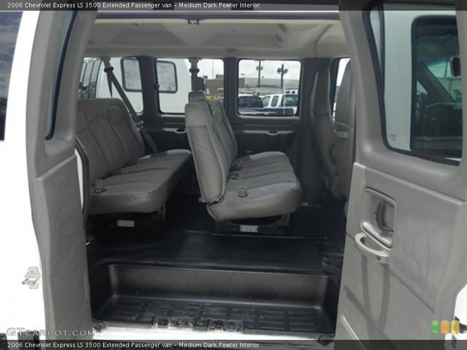 Medium Dark Pewter Interior Photo for the 2006 Chevrolet Express LS 3500 Extended Passenger van #67043076