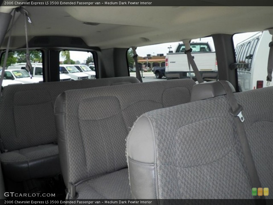 Medium Dark Pewter Interior Photo for the 2006 Chevrolet Express LS 3500 Extended Passenger van #67043085