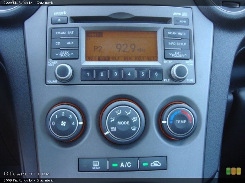Gray Interior Controls for the 2009 Kia Rondo LX #67043262