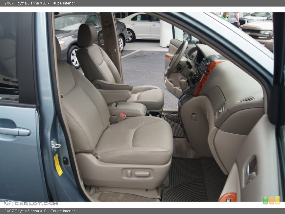 Taupe Interior Photo for the 2007 Toyota Sienna XLE #67064886