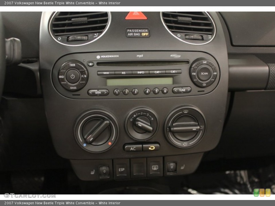 White Interior Controls for the 2007 Volkswagen New Beetle Triple White Convertible #67066377
