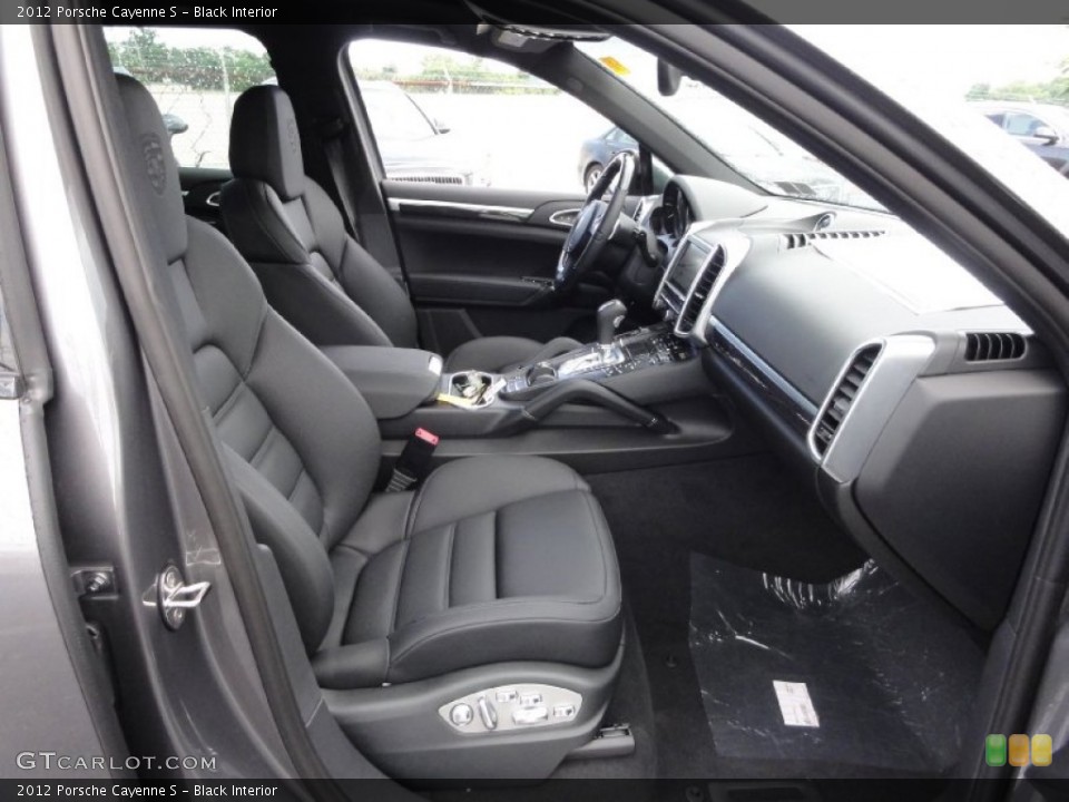Black Interior Photo for the 2012 Porsche Cayenne S #67126274
