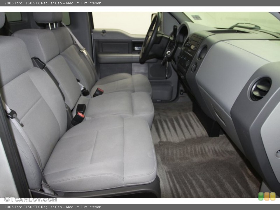Medium Flint Interior Photo for the 2006 Ford F150 STX Regular Cab #67160459