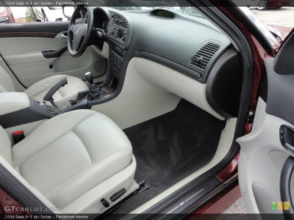 Parchment Interior Photo for the 2004 Saab 9-3 Arc Sedan #67179392