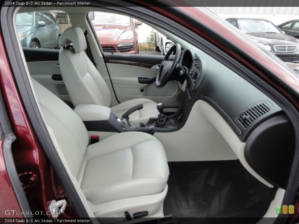 Parchment Interior Photo for the 2004 Saab 9-3 Arc Sedan #67179410