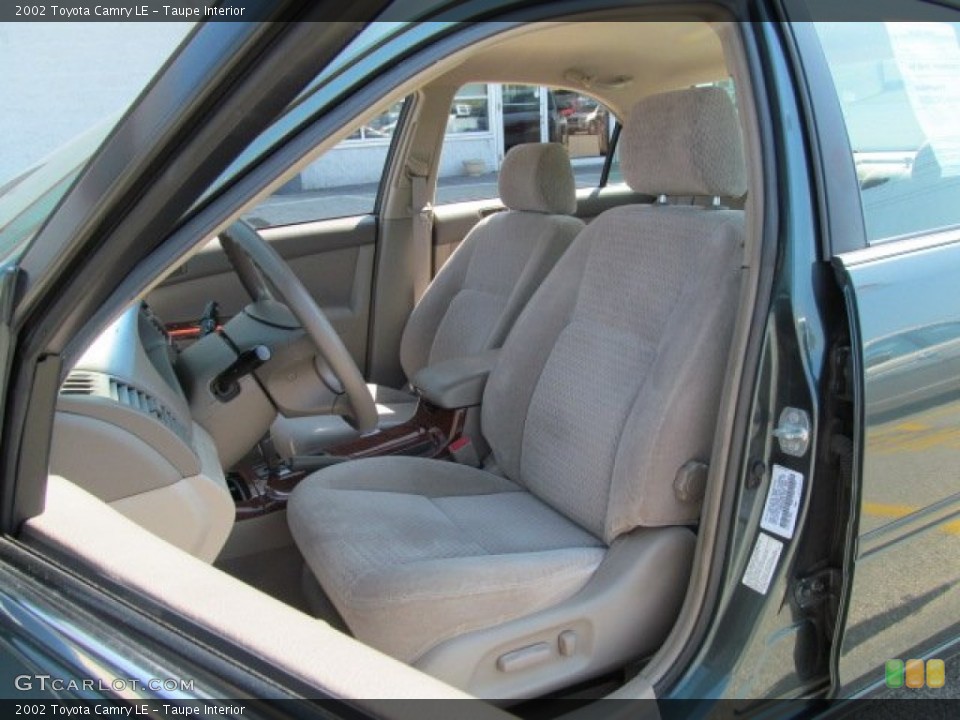 Taupe Interior Photo for the 2002 Toyota Camry LE #67219544