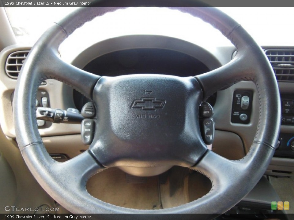Medium Gray Interior Steering Wheel for the 1999 Chevrolet Blazer LS #67225050