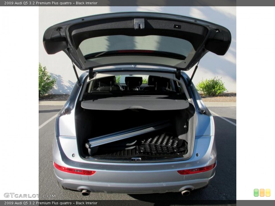 Black Interior Trunk for the 2009 Audi Q5 3.2 Premium Plus quattro #67230204