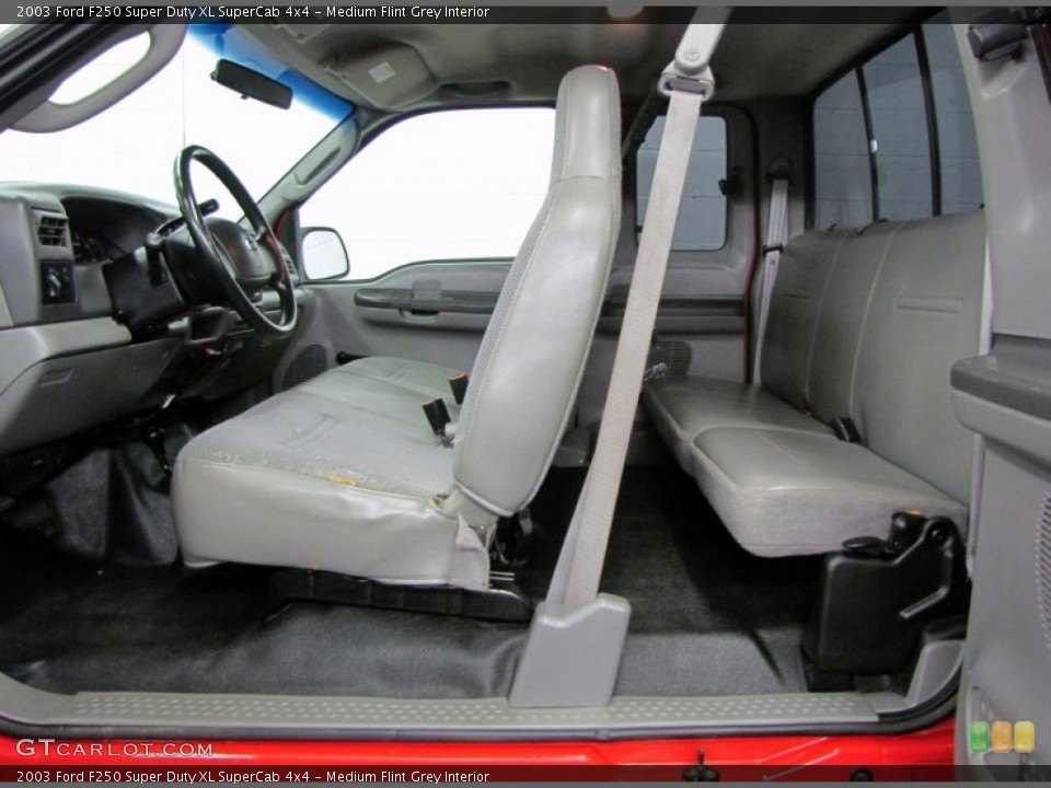 Medium Flint Grey Interior Photo for the 2003 Ford F250 Super Duty XL SuperCab 4x4 #67274165