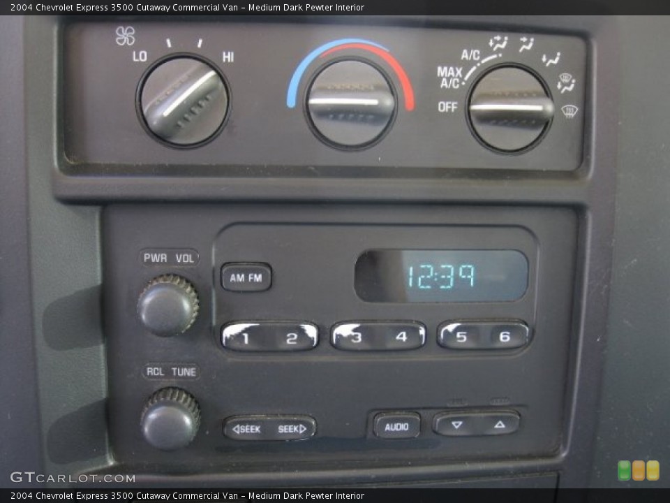 Medium Dark Pewter Interior Controls for the 2004 Chevrolet Express 3500 Cutaway Commercial Van #67295189