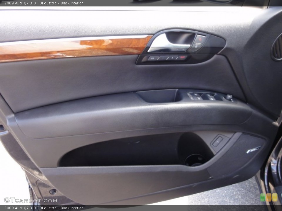 Black Interior Door Panel for the 2009 Audi Q7 3.0 TDI quattro #67310576