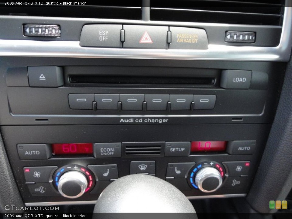 Black Interior Controls for the 2009 Audi Q7 3.0 TDI quattro #67310798