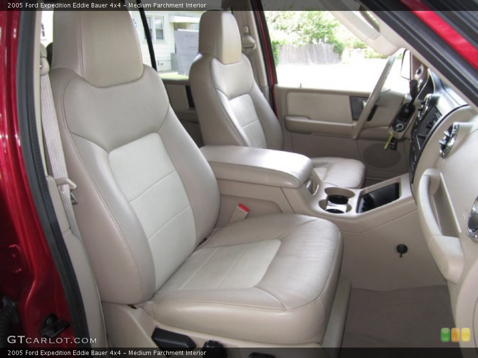 Medium Parchment Interior Photo for the 2005 Ford Expedition Eddie Bauer 4x4 #67364069