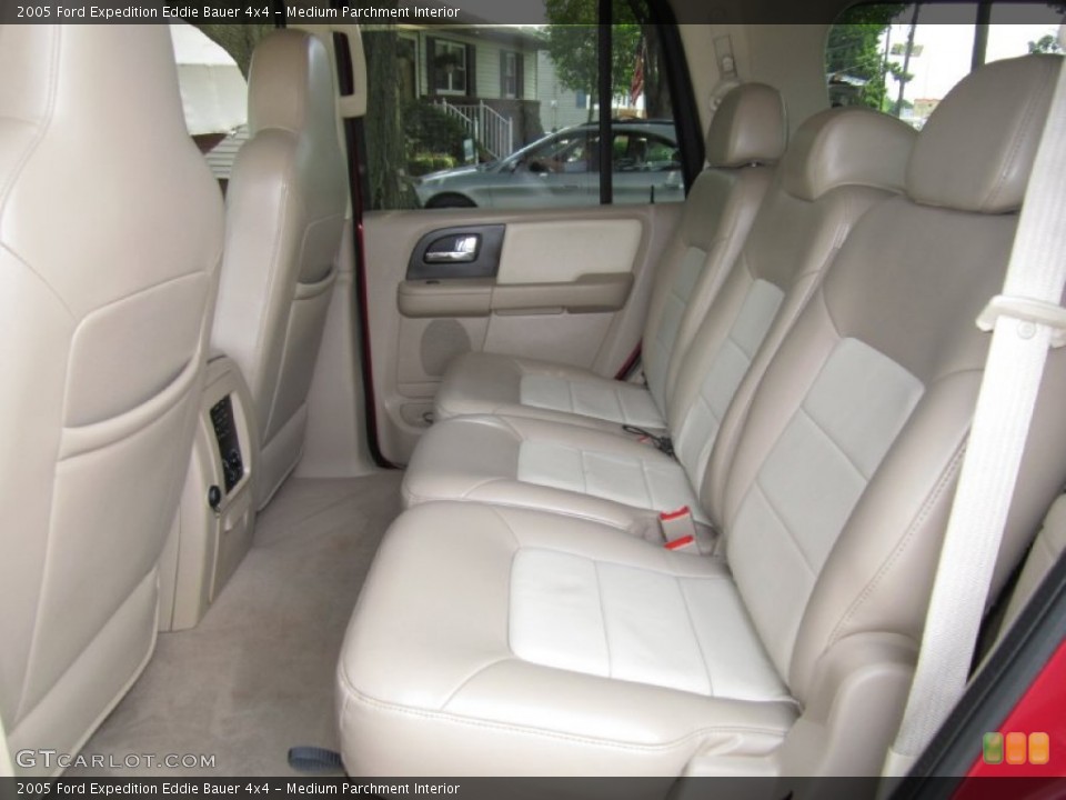 Medium Parchment Interior Photo for the 2005 Ford Expedition Eddie Bauer 4x4 #67364099