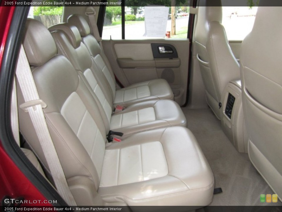 Medium Parchment Interior Photo for the 2005 Ford Expedition Eddie Bauer 4x4 #67364105
