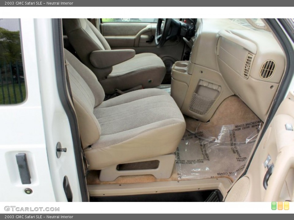 Neutral Interior Photo for the 2003 GMC Safari SLE #67373361
