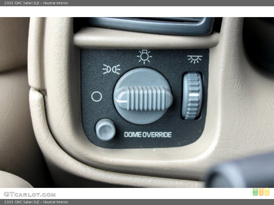 Neutral Interior Controls for the 2003 GMC Safari SLE #67373516