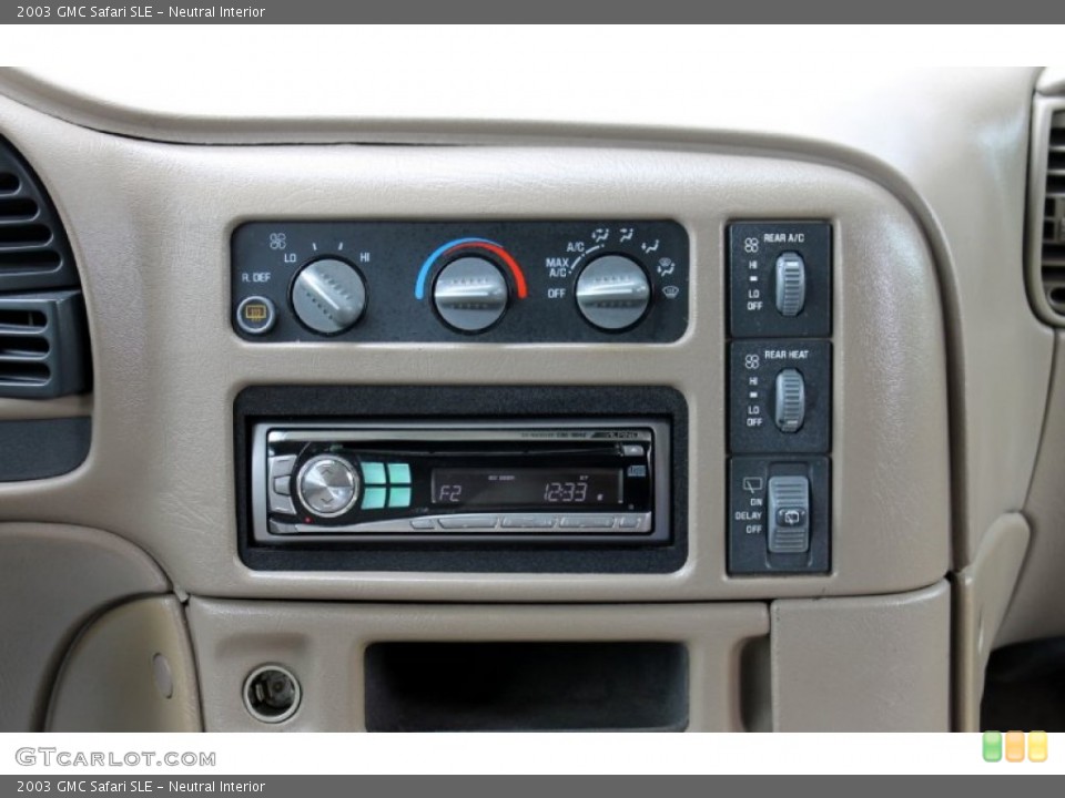 Neutral Interior Controls for the 2003 GMC Safari SLE #67373552