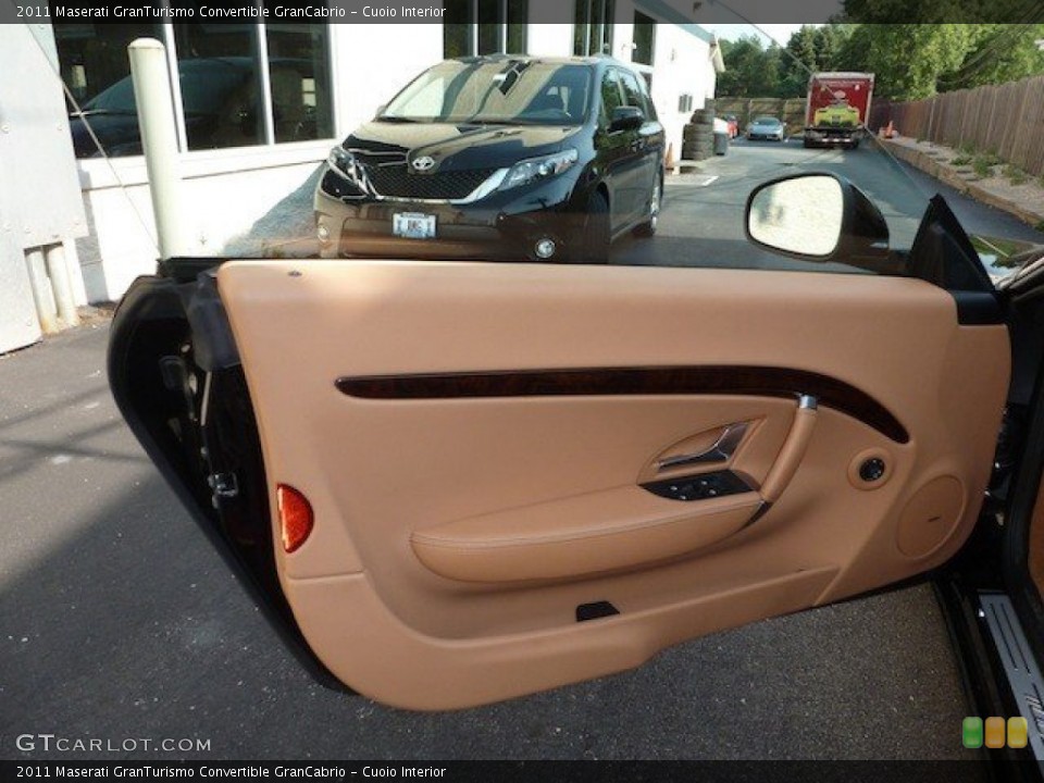Cuoio Interior Door Panel for the 2011 Maserati GranTurismo Convertible GranCabrio #67382323