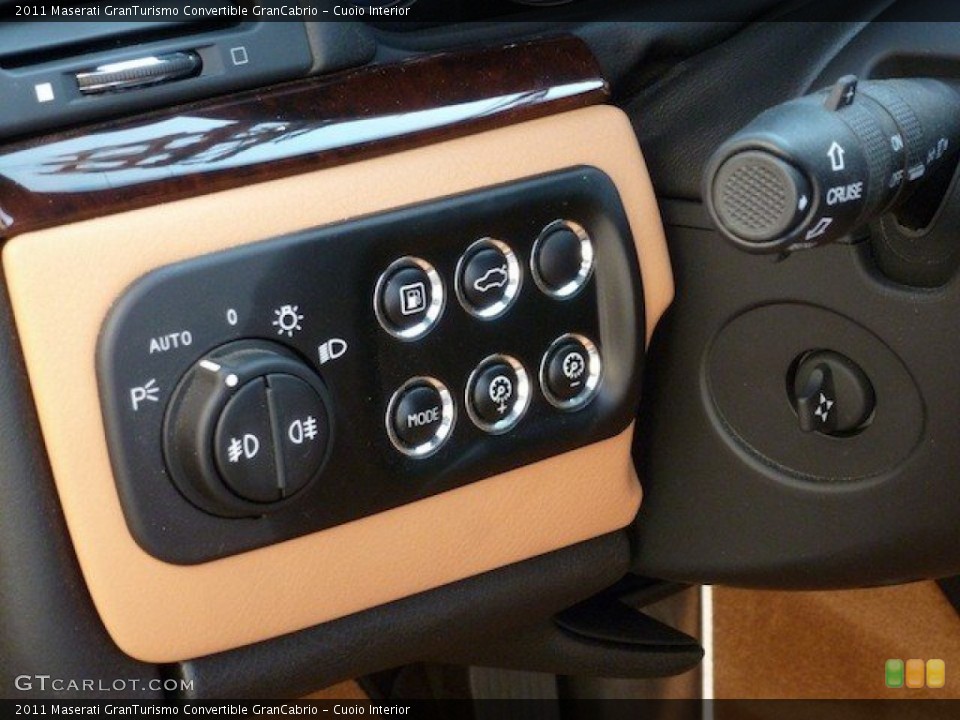 Cuoio Interior Controls for the 2011 Maserati GranTurismo Convertible GranCabrio #67382341