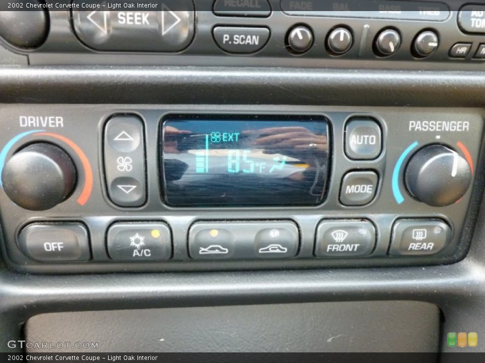 Light Oak Interior Controls for the 2002 Chevrolet Corvette Coupe #67392521