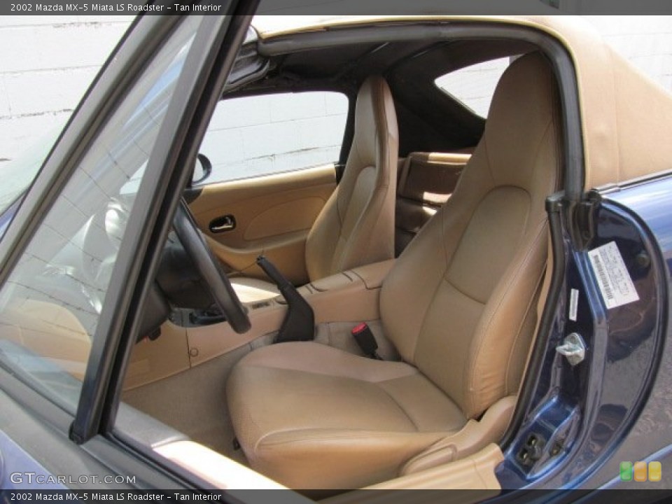 Tan Interior Photo for the 2002 Mazda MX-5 Miata LS Roadster #67437057
