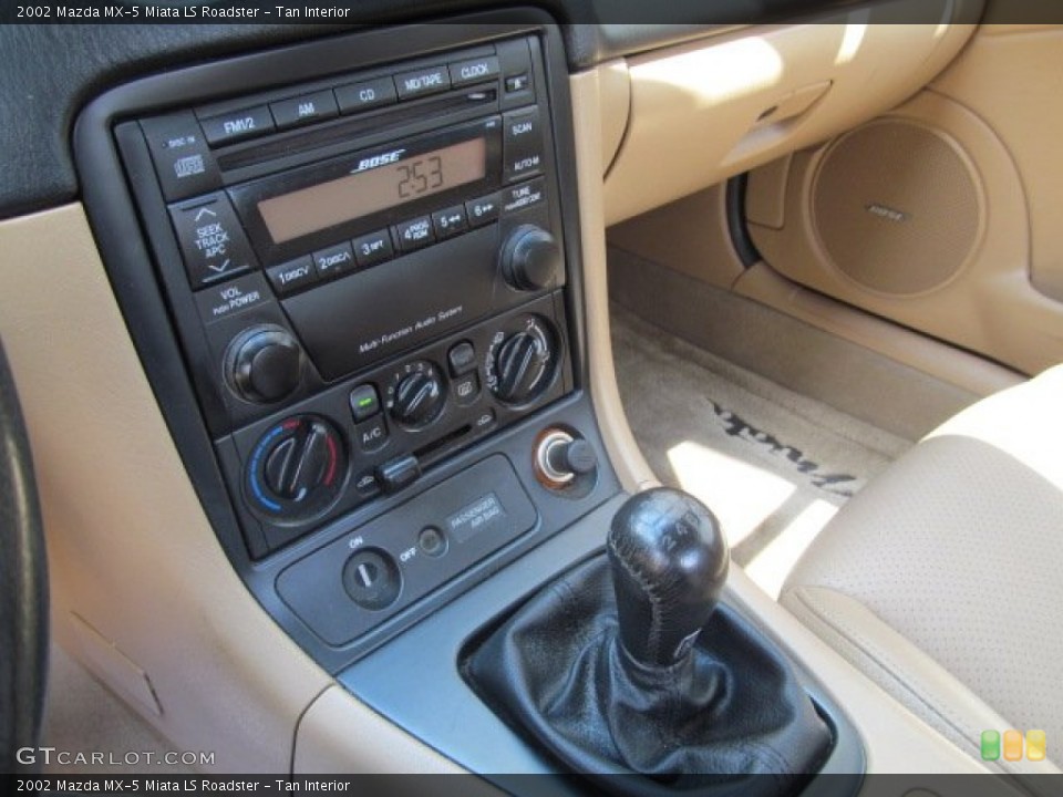 Tan Interior Controls for the 2002 Mazda MX-5 Miata LS Roadster #67437103