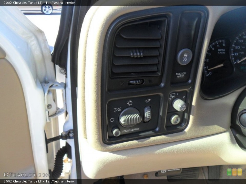 Tan/Neutral Interior Controls for the 2002 Chevrolet Tahoe LT #67488898