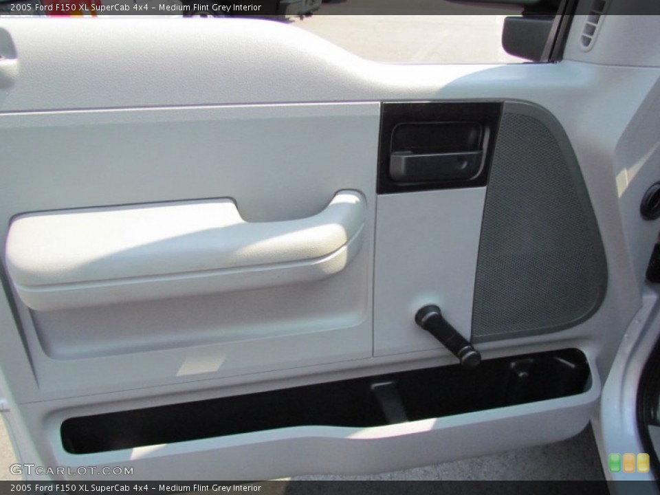 Medium Flint Grey Interior Door Panel for the 2005 Ford F150 XL SuperCab 4x4 #67494962