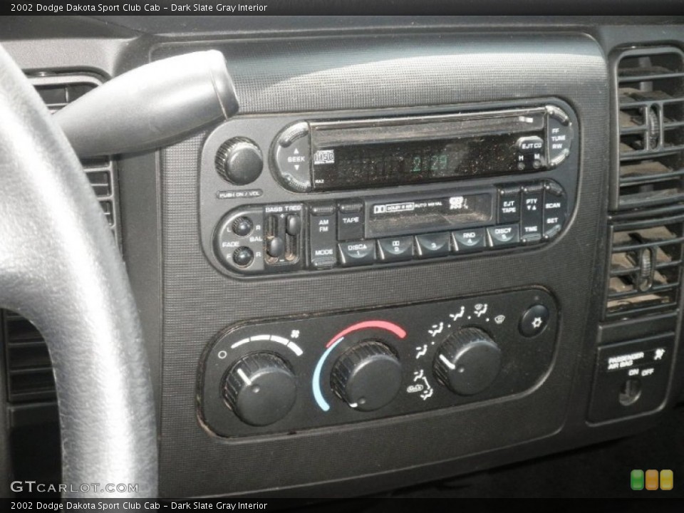Dark Slate Gray Interior Controls for the 2002 Dodge Dakota Sport Club Cab #67518383