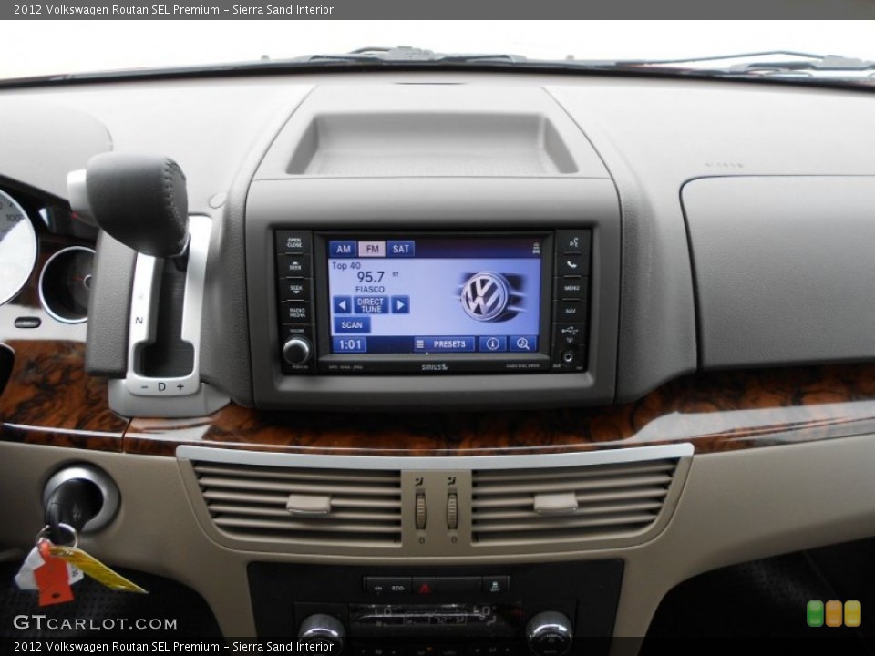 Sierra Sand Interior Controls for the 2012 Volkswagen Routan SEL Premium #67522508