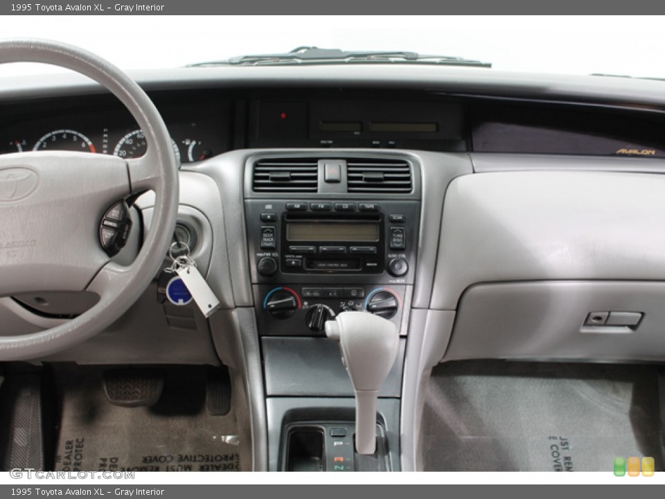 Gray Interior Controls for the 1995 Toyota Avalon XL #67527617