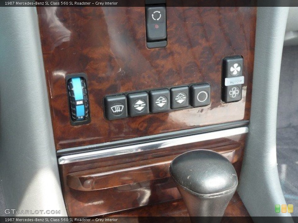 Grey Interior Controls for the 1987 Mercedes-Benz SL Class 560 SL Roadster #67551687