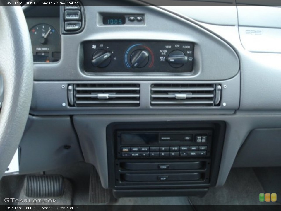 Grey Interior Controls for the 1995 Ford Taurus GL Sedan #67552641
