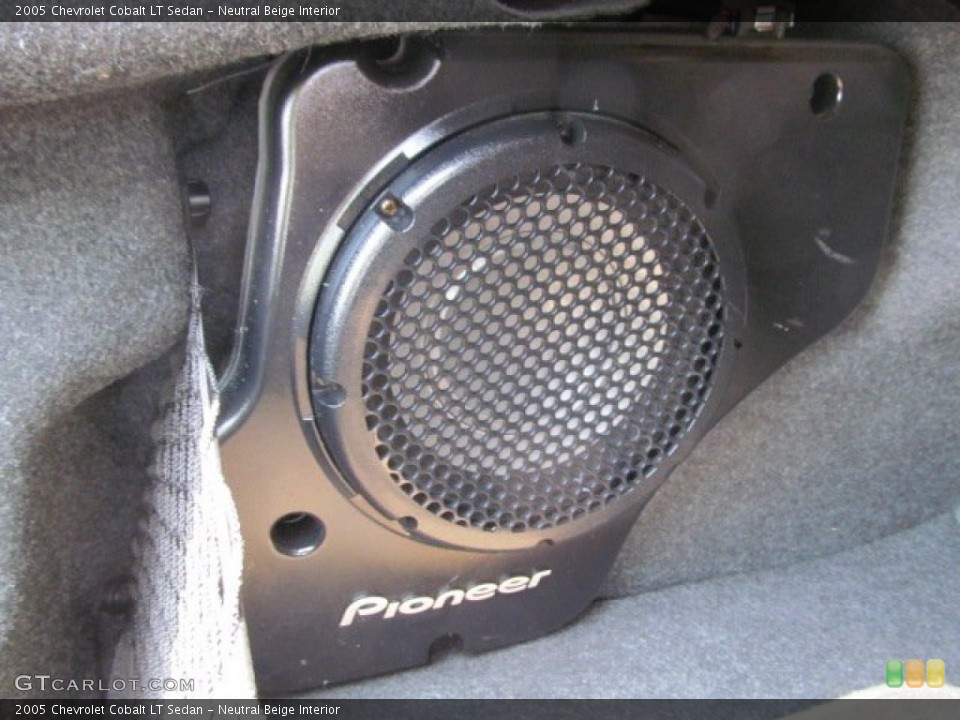 Neutral Beige Interior Audio System for the 2005 Chevrolet Cobalt LT Sedan #67580752