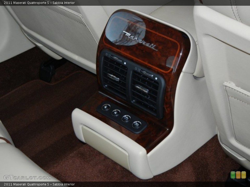 Sabbia Interior Controls for the 2011 Maserati Quattroporte S #67598955