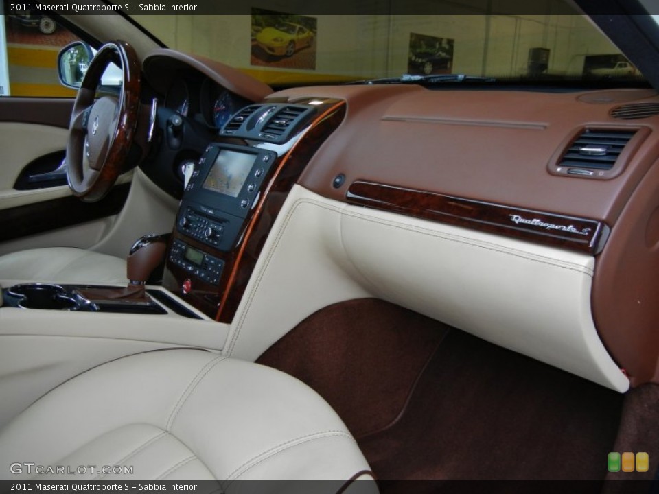 Sabbia Interior Dashboard for the 2011 Maserati Quattroporte S #67599018