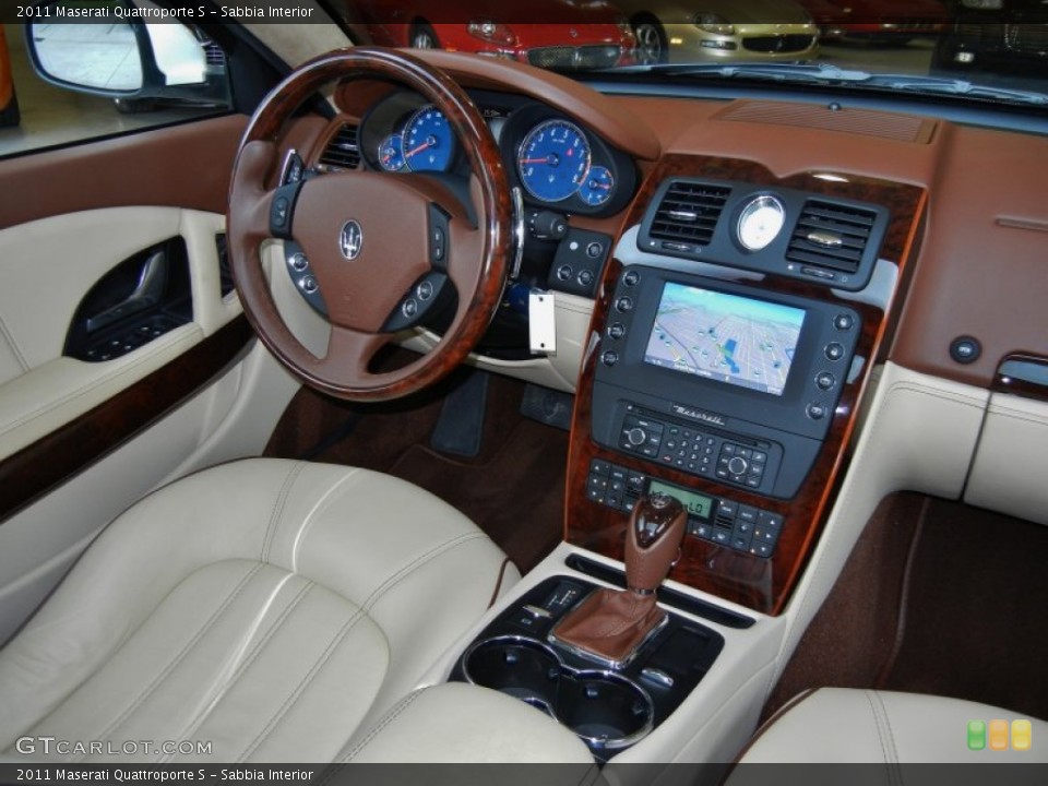 Sabbia Interior Dashboard for the 2011 Maserati Quattroporte S #67599060