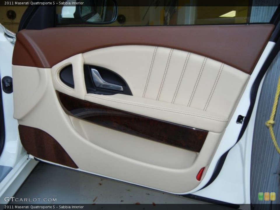 Sabbia Interior Door Panel for the 2011 Maserati Quattroporte S #67599144
