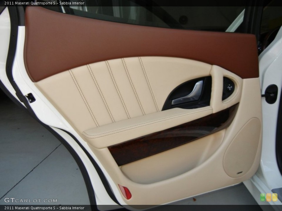 Sabbia Interior Door Panel for the 2011 Maserati Quattroporte S #67599153