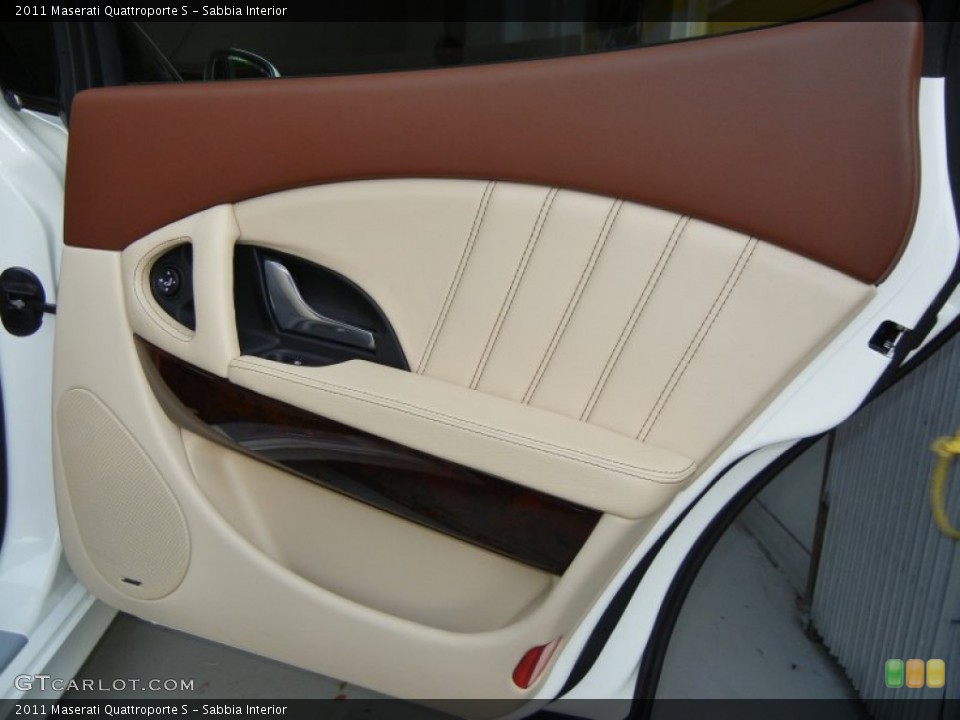 Sabbia Interior Door Panel for the 2011 Maserati Quattroporte S #67599162