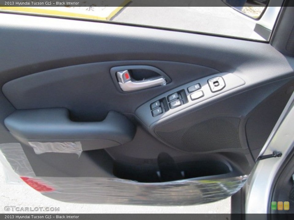 Black Interior Door Panel for the 2013 Hyundai Tucson GLS #67625109