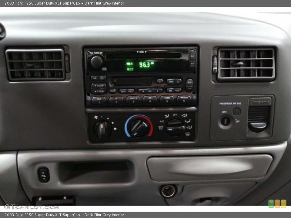 Dark Flint Grey Interior Controls for the 2003 Ford F250 Super Duty XLT SuperCab #67641387