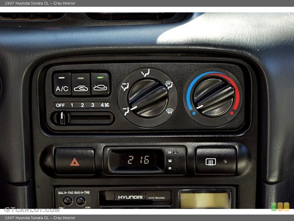 Gray Interior Controls for the 1997 Hyundai Sonata GL #67647130
